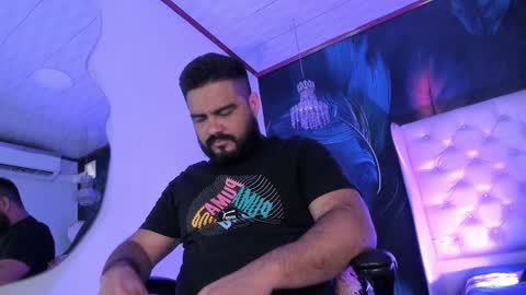 Snapshot of michaelbear_ chatting on January 21, 12:39 pm Michael online show from January 21, 12:39 pm