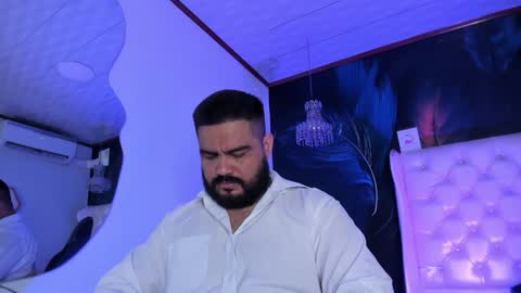 Snapshot of michaelbear_ chatting on February 1, 12:37 pm Michael online show from February 1, 12:37 pm