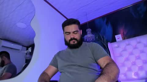 Snapshot of michaelbear_ chatting on February 12, 12:22 pm Michael online show from February 12, 12:22 pm