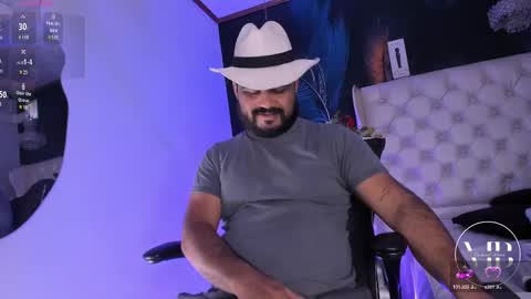 Snapshot of michaelbear_ chatting on September 17, 1:57 pm Michael online show from September 17, 1:57 pm