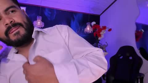 Snapshot of michaelbear_ chatting on October 22, 1:44 pm Michael online show from October 22, 1:44 pm