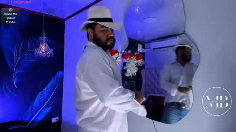 Snapshot of michaelbear_ chatting on November 8, 1:22 pm Michael online show from November 8, 1:22 pm