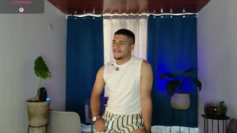 Snapshot of michel_g22 chatting on October 22, 7:57 pm michel g22 online show from October 22, 7:57 pm