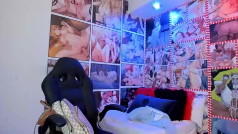 Snapshot of michel_lopez18 chatting on February 15, 10:55 am michel_lopez18 online show from February 15, 10:55 am