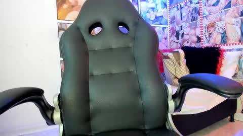 Snapshot of michel_lopez18 chatting on March 5, 10:44 am michel_lopez18 online show from March 5, 10:44 am