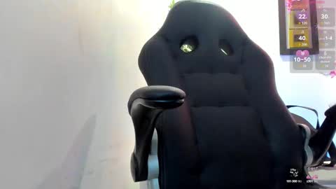 Snapshot of michel_lopez18 chatting on October 7, 10:56 am michel_lopez18 online show from October 7, 10:56 am