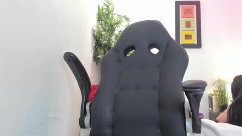 Snapshot of michel_lopez18 chatting on December 4, 10:57 am michel_lopez18 online show from December 4, 10:57 am