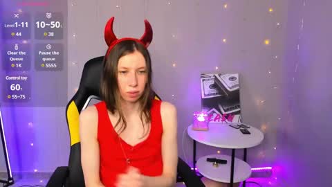 michele_mack online show from February 5, 6:13 am