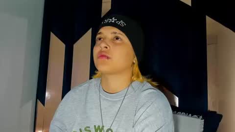 michell_rs online show from September 22, 3:19 am