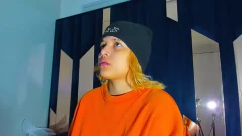 michell_rs online show from October 6, 4:54 am