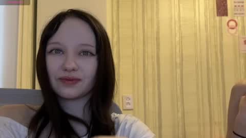 Snapshot of michelle_neely chatting on December 3, 7:05 am michelle_neely online show from December 3, 7:05 am