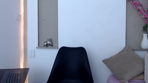 Snapshot of michellee_20 chatting on November 11, 1:22 pm Michelle online show from November 11, 1:22 pm