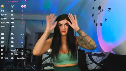 Snapshot of michelleswanx chatting on October 1, 6:58 pm Michelle online show from October 1, 6:58 pm