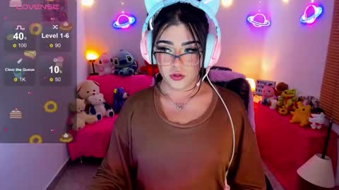 Snapshot of michellevanss22 chatting on November 22, 6:56 am online show from November 22, 6:56 am