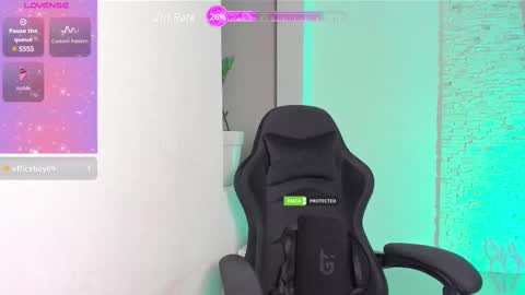 Michellee online show from February 26, 11:15 pm