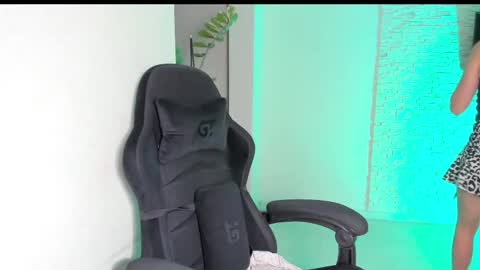 Michellee online show from September 17, 3:57 pm