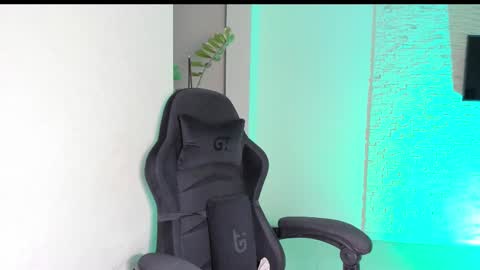 Michellee online show from September 18, 5:26 pm