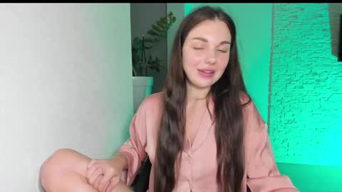 Michellee online show from October 28, 6:10 pm