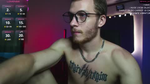 Snapshot of mickey_pict chatting on December 6, 4:14 am Mickey online show from December 6, 4:14 am