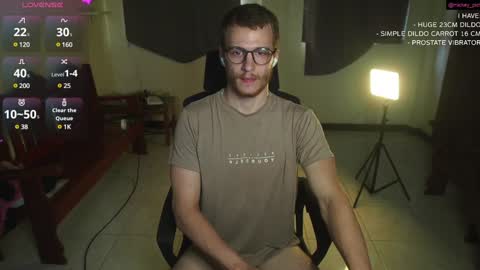 Snapshot of mickey_pict chatting on December 9, 8:00 am Mickey online show from December 9, 8:00 am