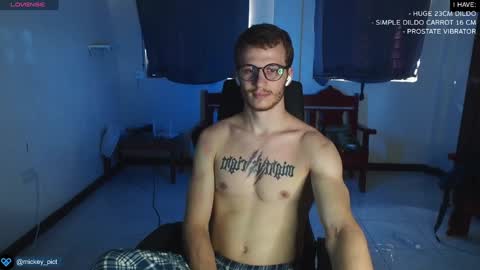 Snapshot of mickey_pict chatting on December 26, 6:30 am Mickey online show from December 26, 6:30 am