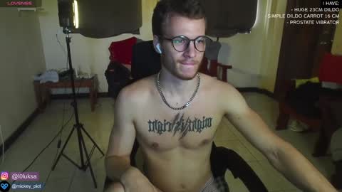 Snapshot of mickey_pict chatting on January 14, 5:51 am Mickey online show from January 14, 5:51 am