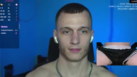 Snapshot of mickey_pict chatting on February 25, 9:42 am Mickey online show from February 25, 9:42 am