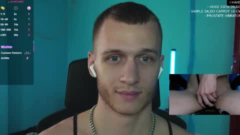 Snapshot of mickey_pict chatting on February 26, 6:15 am Mickey online show from February 26, 6:15 am