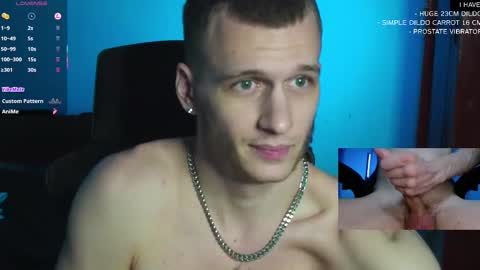 Snapshot of mickey_pict chatting on February 27, 11:41 am Mickey online show from February 27, 11:41 am