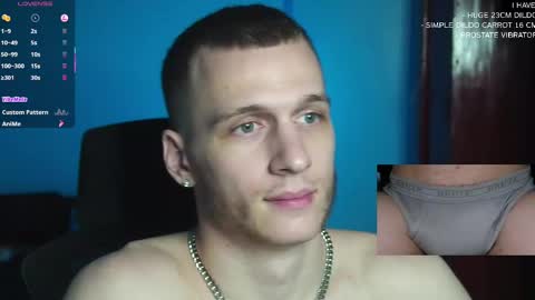 Snapshot of mickey_pict chatting on February 28, 12:20 pm Mickey online show from February 28, 12:20 pm