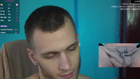 Snapshot of mickey_pict chatting on March 1, 4:37 am Mickey online show from March 1, 4:37 am