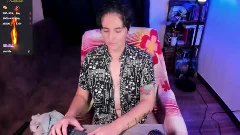 Snapshot of midnight07_ chatting on December 10, 2:05 am Blue online show from December 10, 2:05 am