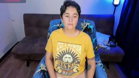 Snapshot of midnight07_ chatting on February 7, 6:24 am Blue online show from February 7, 6:24 am