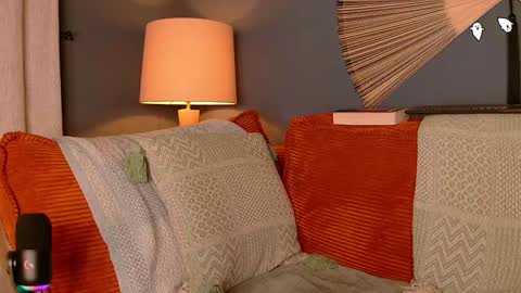 Snapshot of midnight__muse chatting on January 24, 7:41 am Rain online show from January 24, 7:41 am