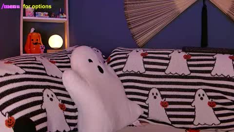 Snapshot of midnight__muse chatting on October 10, 3:49 am Rain online show from October 10, 3:49 am