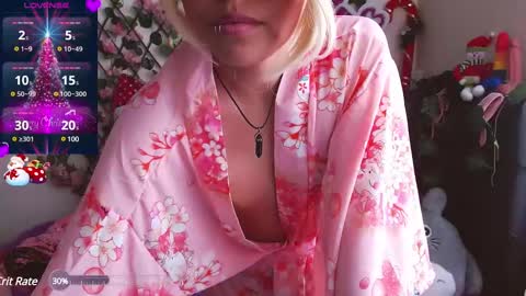 Snapshot of midoriquinn chatting on December 18, 5:52 pm Midori 7u7 online show from December 18, 5:52 pm