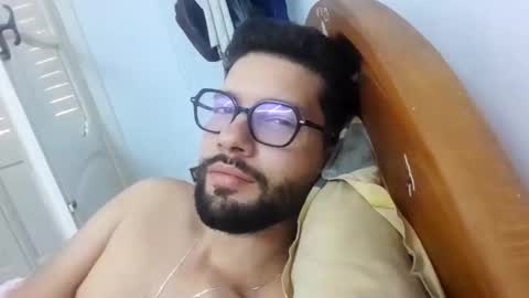 Snapshot of midoumas1 chatting on October 4, 3:54 pm Sam online show from October 4, 3:54 pm