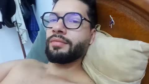 Snapshot of midoumas1 chatting on October 5, 10:46 am Sam online show from October 5, 10:46 am