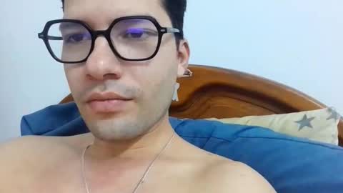 Snapshot of midoumas1 chatting on November 15, 2:46 pm Sam online show from November 15, 2:46 pm