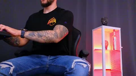 MightyAaron online show from February 8, 12:06 pm