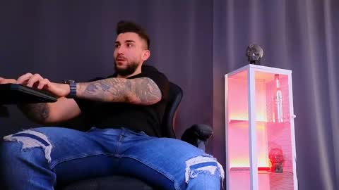 MightyAaron online show from March 3, 8:05 am