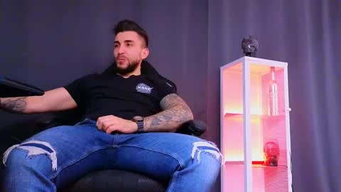 MightyAaron online show from March 5, 4:35 pm