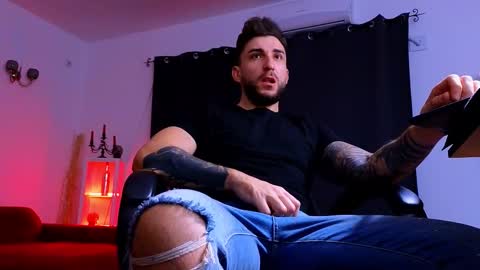 MightyAaron online show from November 3, 4:14 am