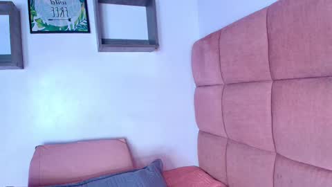 Mia  online show from September 10, 11:54 am