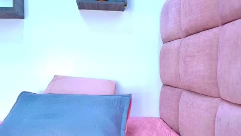 Mia  online show from September 23, 11:57 am