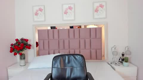 Mia  online show from January 17, 1:47 am