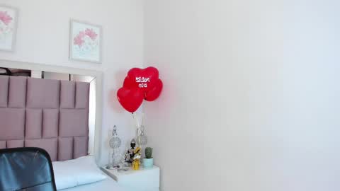 Mia  online show from February 14, 9:10 pm