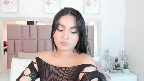 Mia  online show from March 7, 7:05 pm