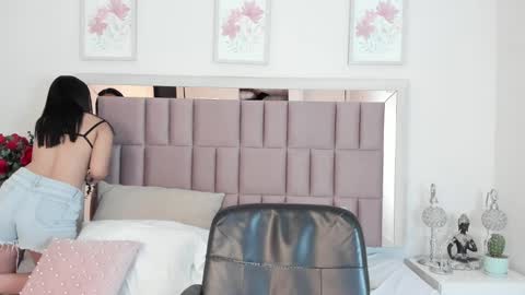 Mia  online show from March 11, 6:52 pm