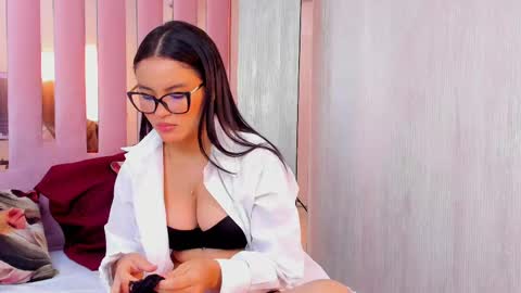 Mia  online show from September 26, 10:08 am